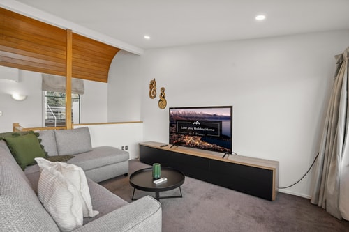 Lakefront Living at Remarkables Retreat 16 9 Luxe Stay