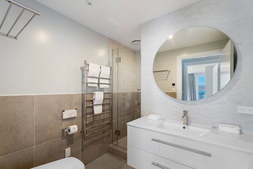 3-bedroom Penthouse Apartment - The Beacon 1002 22 Luxe Stay