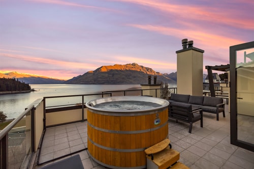 6-bedroom Penthouse Apartment - The Beacon 42 Luxe Stay