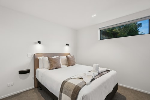 Contemporary 7 Bedroom House with Stunning View 22 Luxe Stay