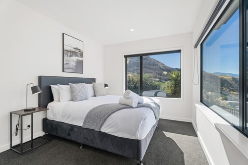 Style & Tranquillity - Eight Bedrooms, Two Houses 30 Luxe Stay