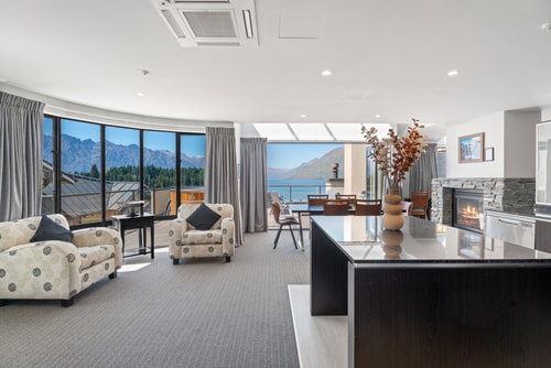 6-bedroom Penthouse Apartment - The Beacon 11 Luxe Stay