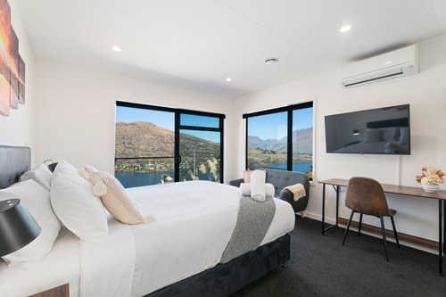 Style & Tranquillity - Eight Bedrooms, Two Houses 6 Luxe Stay