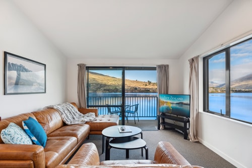 Scenic Lakefront Apartment 0 Luxe Stay