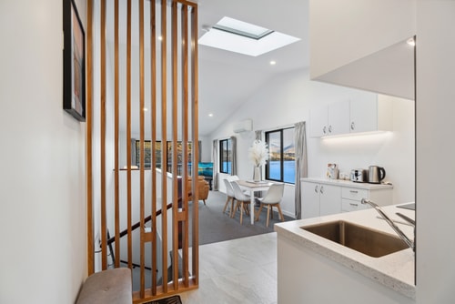 Scenic Lakefront Apartment 8 Luxe Stay