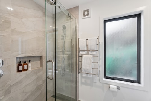 Scenic Lakefront Apartment 14 Luxe Stay