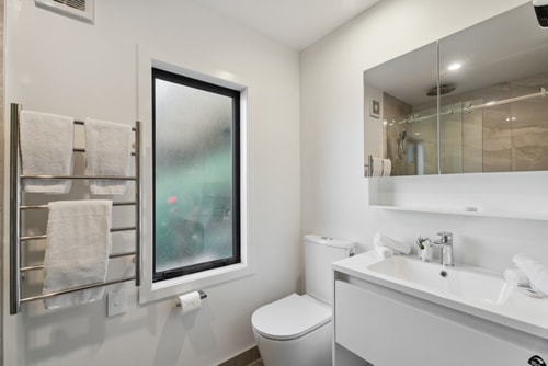 Scenic Lakefront Apartment 15 Luxe Stay