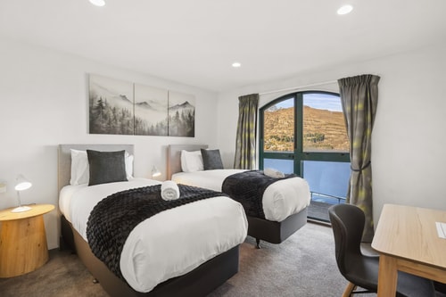 Lakefront Living at Remarkables Retreat 16 14 Luxe Stay