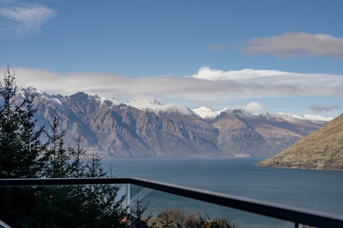 Contemporary 7 Bedroom House with Stunning View 54 Luxe Stay