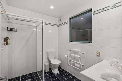 Lakefront Living at Remarkables Retreat 16 13 Luxe Stay