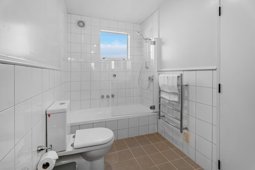 Urban Oasis - Central with Lakeview 19 Luxe Stay