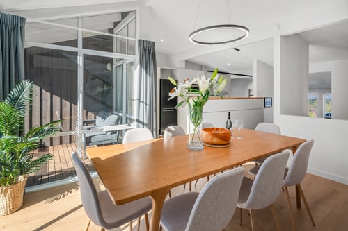 Urban Oasis - Central with Lakeview 7 Luxe Stay