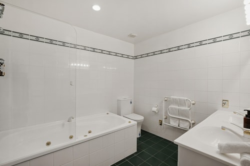 Lakefront Living at Remarkables Retreat 16 11 Luxe Stay