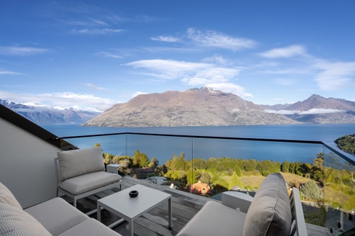 Contemporary 7 Bedroom House with Stunning View 20 Luxe Stay