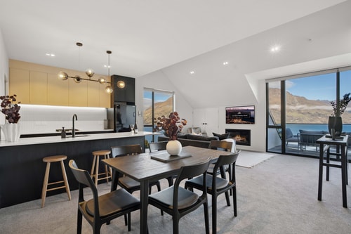 Contemporary 7 Bedroom House with Stunning View 6 Luxe Stay