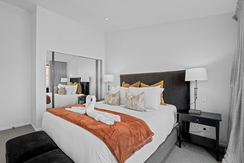 Luxury Villa with Panoramic Lake & Mountain Views 19 Luxe Stay