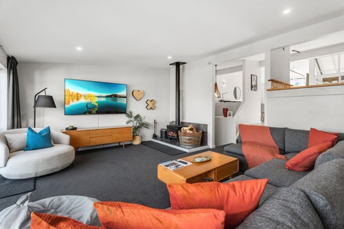 Urban Oasis - Central with Lakeview 5 Luxe Stay