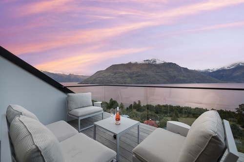 Contemporary 7 Bedroom House with Stunning View 8 Luxe Stay