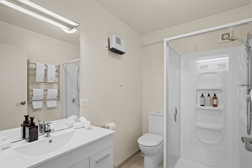 Luxury Villa with Panoramic Lake & Mountain Views 31 Luxe Stay