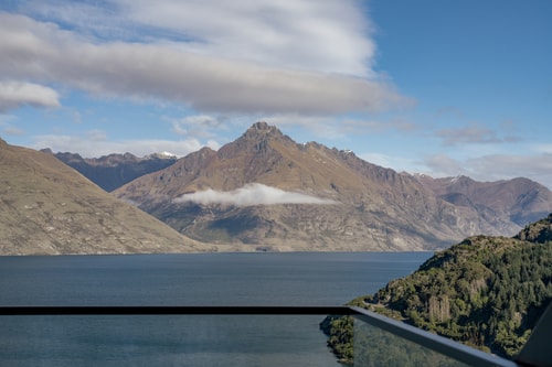 Contemporary 7 Bedroom House with Stunning View 32 Luxe Stay