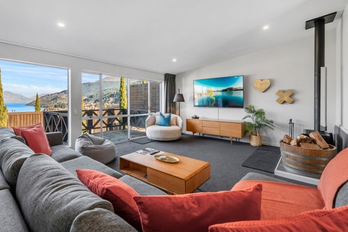 Urban Oasis - Central with Lakeview 0 Luxe Stay