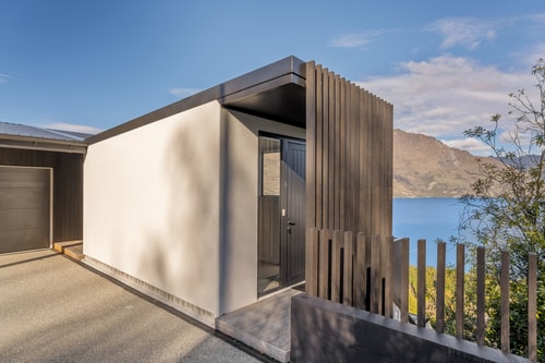 Contemporary 7 Bedroom House with Stunning View 59 Luxe Stay