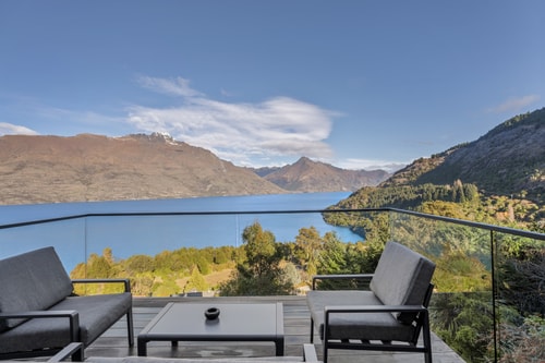 Contemporary 7 Bedroom House with Stunning View 40 Luxe Stay