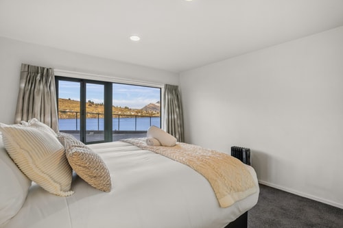 Lakefront Living at Remarkables Retreat 16 6 Luxe Stay