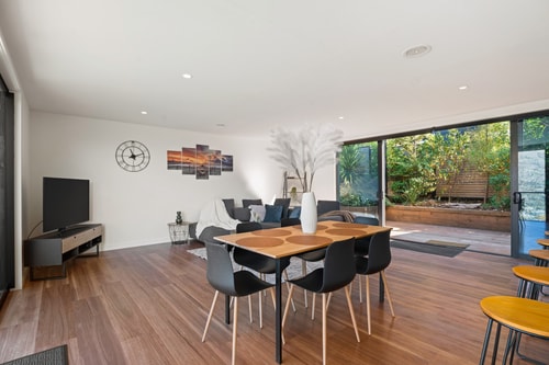 Style & Tranquillity - Eight Bedrooms, Two Houses 24 Luxe Stay