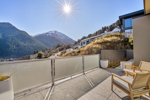 Luxury Villa with Panoramic Lake & Mountain Views 29 Luxe Stay