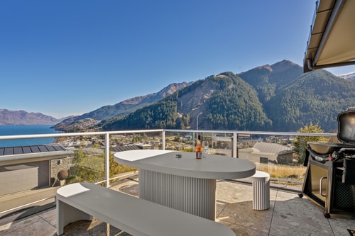 Luxury Villa with Panoramic Lake & Mountain Views 47 Luxe Stay