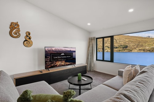 Lakefront Living at Remarkables Retreat 16 0 Luxe Stay