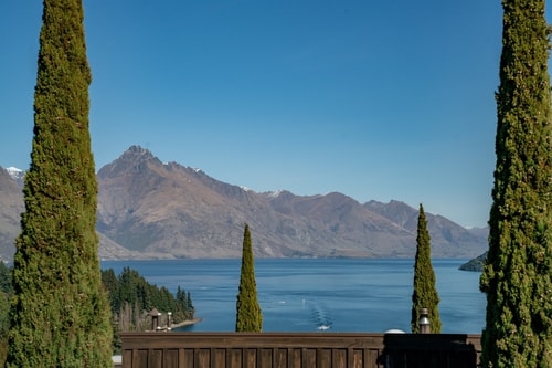 Urban Oasis - Central with Lakeview 1 Luxe Stay