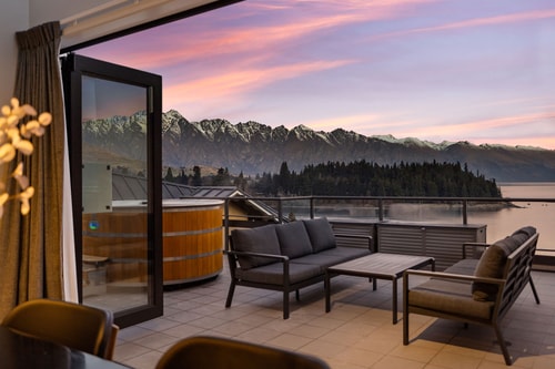 3-bedroom Penthouse Apartment - The Beacon 1002 35 Luxe Stay