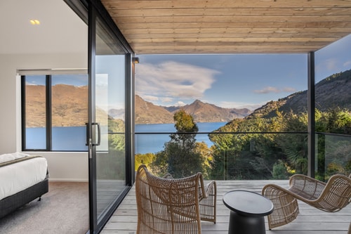 Contemporary 7 Bedroom House with Stunning View 42 Luxe Stay