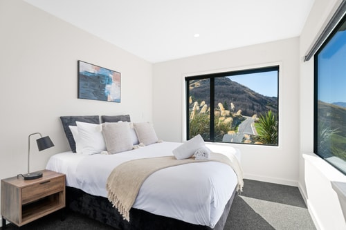 Style & Tranquillity - Eight Bedrooms, Two Houses 11 Luxe Stay