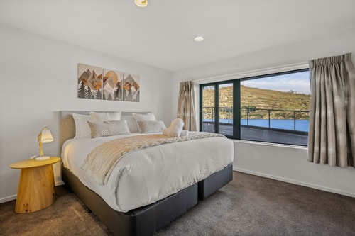 Lakefront Living at Remarkables Retreat 16 17 Luxe Stay