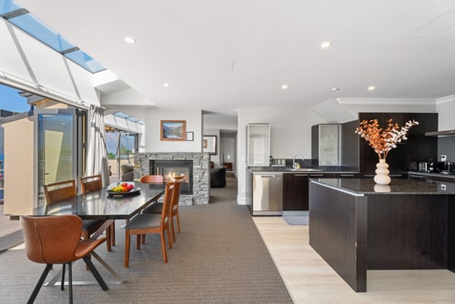 6-bedroom Penthouse Apartment - The Beacon 9 Luxe Stay