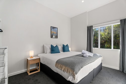 Urban Oasis - Central with Lakeview 16 Luxe Stay