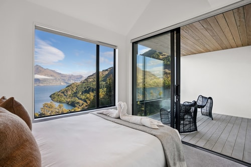 Contemporary 7 Bedroom House with Stunning View 24 Luxe Stay