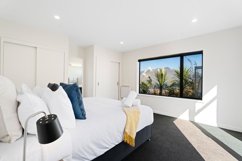 Style & Tranquillity - Eight Bedrooms, Two Houses 7 Luxe Stay