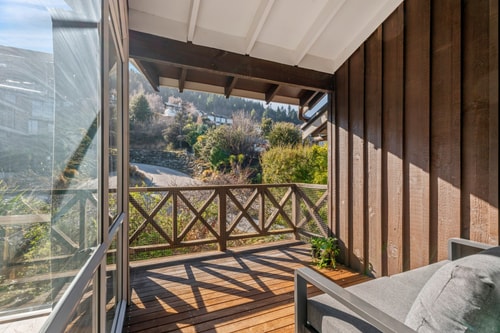 Urban Oasis - Central with Lakeview 8 Luxe Stay