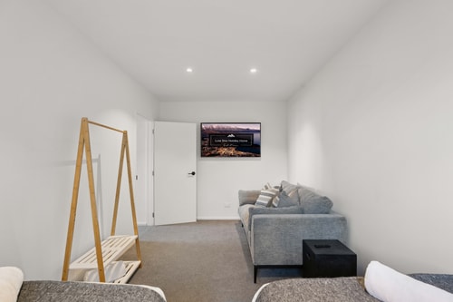 Contemporary 7 Bedroom House with Stunning View 13 Luxe Stay