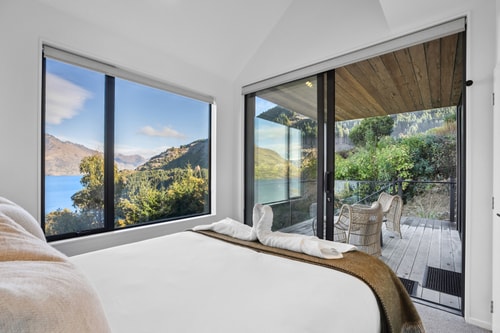 Contemporary 7 Bedroom House with Stunning View 43 Luxe Stay