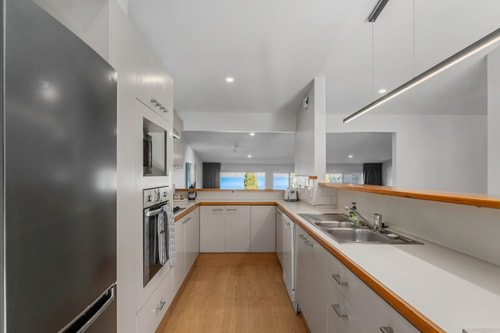 Urban Oasis - Central with Lakeview 10 Luxe Stay