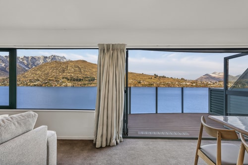 Lakefront Living at Remarkables Retreat 16 1 Luxe Stay
