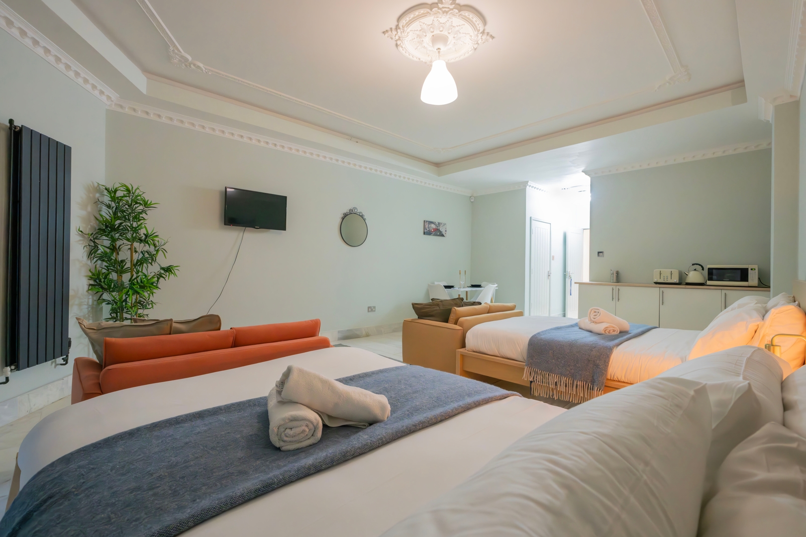 Finchley Road Studios by PrimeCityHosts - S3 3 primecityhosts.com