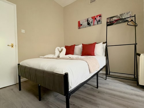 Earl's Court Apartment by PrimeCityHosts 1 primecityhosts.com