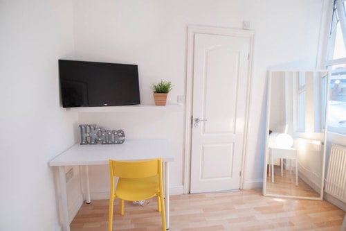 Tooting Broadway Rooms by PrimeCityHosts R3 10 primecityhosts.com