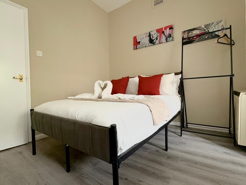 Earl's Court Apartment by PrimeCityHosts 2 primecityhosts.com